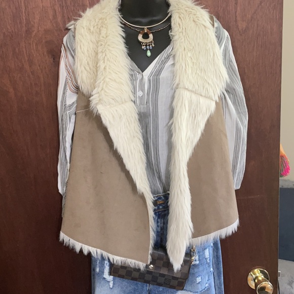 Shearling vest - Picture 2 of 5